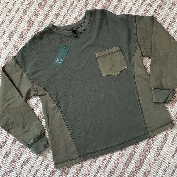 Green Henley with a twist - Picture 3 of 8